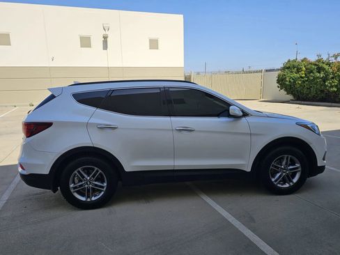 Used 2017 Hyundai Santa Fe Sport FWD image 2