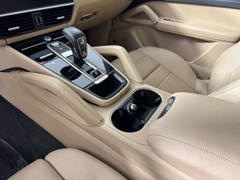 Certified 2023 Porsche Cayenne S Platinum w/ Premium Package Plus AWD/4WD image 32