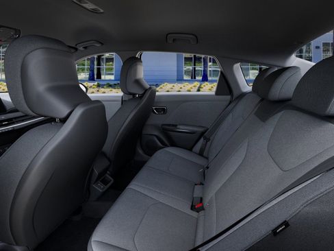 New 2025 Kia K4 LXS image 18