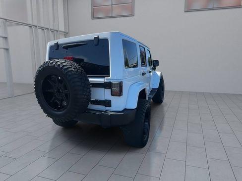 Used 2018 Jeep Wrangler Unlimited Sahara AWD/4WD image 8