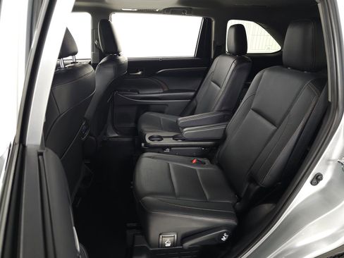 Used 2019 Toyota Highlander Limited image 32