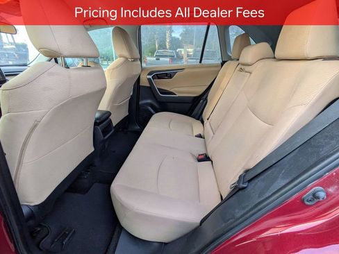 Used 2019 Toyota RAV4 LE FWD image 15