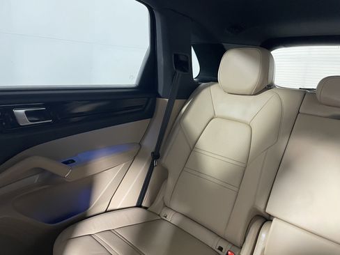 Used 2021 Porsche Cayenne image 13