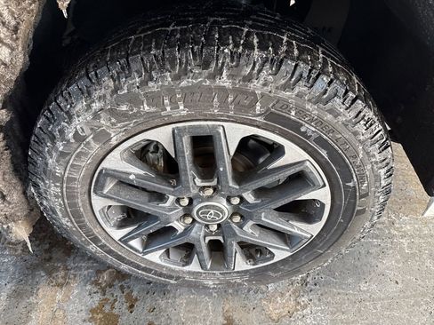 Used 2023 Toyota Tundra Limited image 4