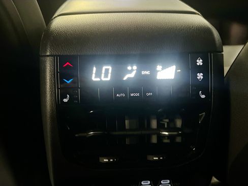 Used 2022 Jeep Grand Cherokee L Limited w/ Black Appearance Package AWD/4WD image 19