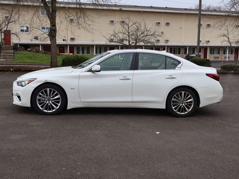 Used 2018 INFINITI Q50 Luxe w/ Sensory Package (Luxe) image 3
