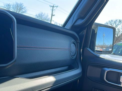 Used 2024 Jeep Wrangler Unlimited Rubicon image 16