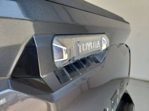 Used 2023 Toyota Tundra Limited w/ Power Package AWD/4WD image 9