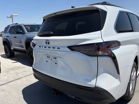 Used 2025 Toyota Sienna XLE w/ XLE Plus Package FWD image 4