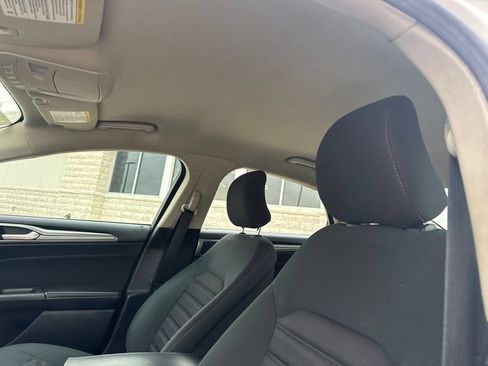 Used 2019 Ford Fusion SE FWD image 8