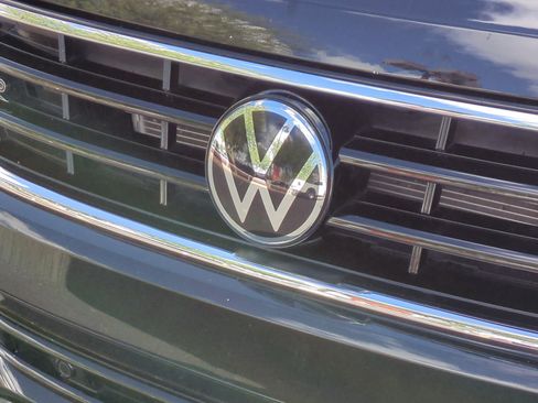 Used 2023 Volkswagen Tiguan SE R-Line image 23