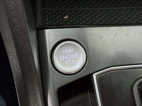 Used 2021 Volkswagen Tiguan SE FWD image 21
