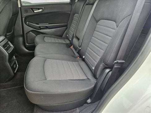 Used 2019 Ford Edge SE FWD image 18