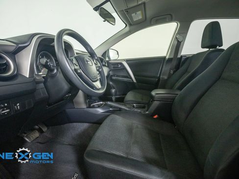 Used 2016 Toyota RAV4 LE FWD image 11