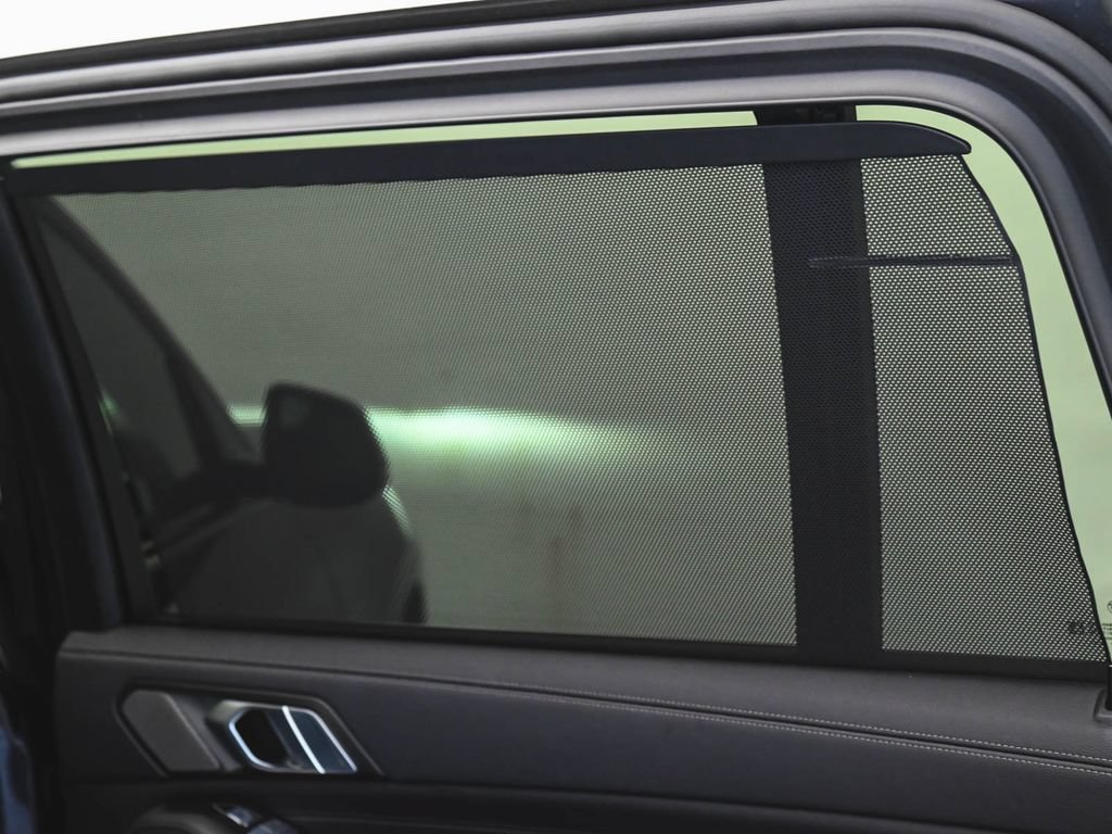 Used 2021 BMW X7 M50i w/ Cold Weather Package AWD/4WD image 16