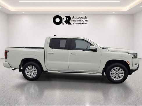 Used 2023 Nissan Frontier SV w/ SV Convenience Package AWD/4WD image 6