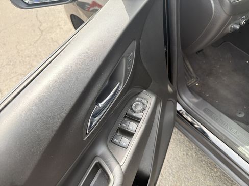 Used 2022 Chevrolet Equinox LT AWD/4WD image 13