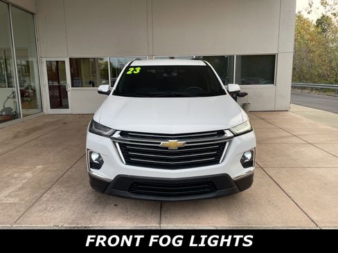 Used 2023 Chevrolet Traverse LT image 2