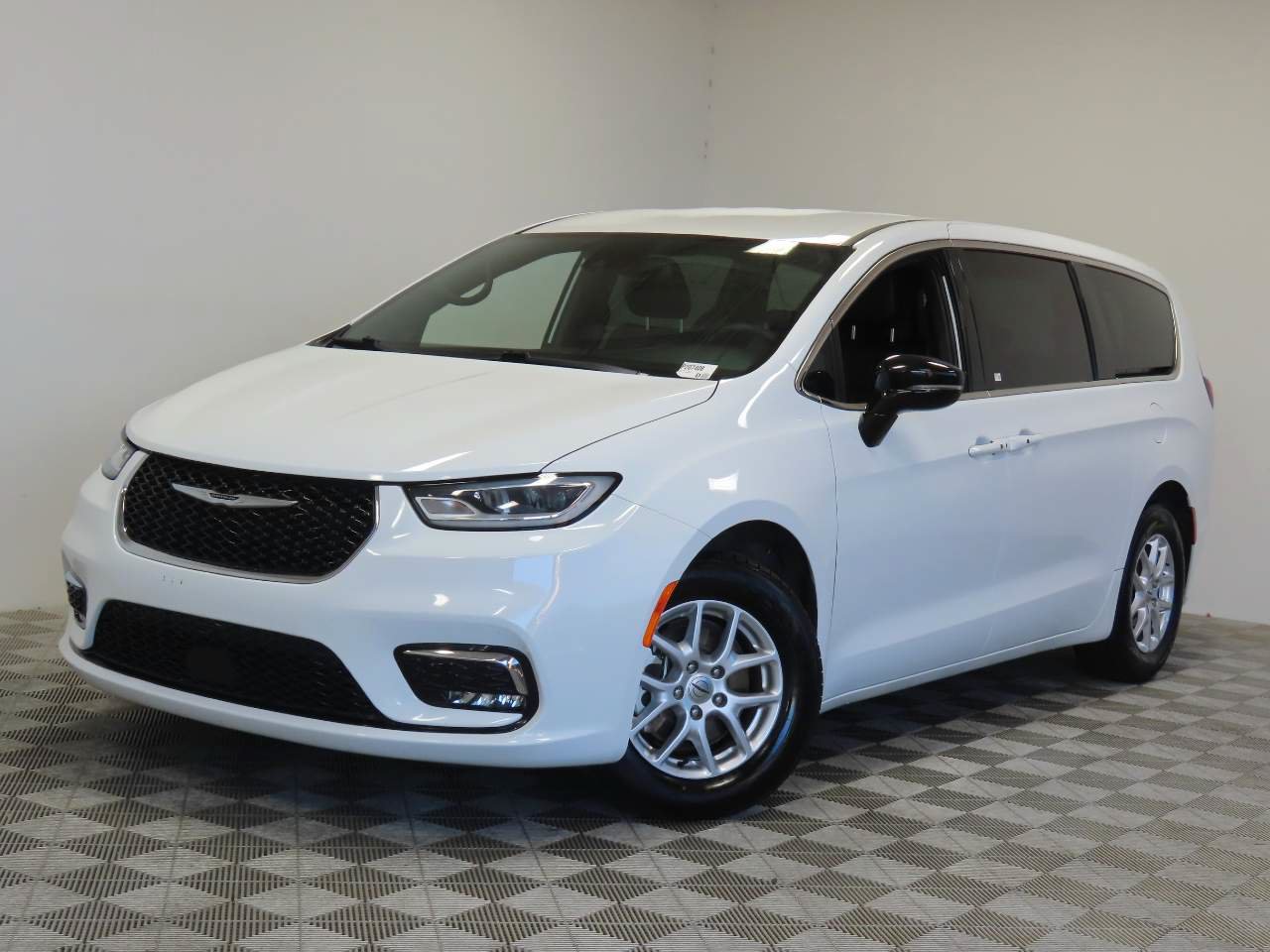 Used 2025 Chrysler Pacifica Select FWD image 1