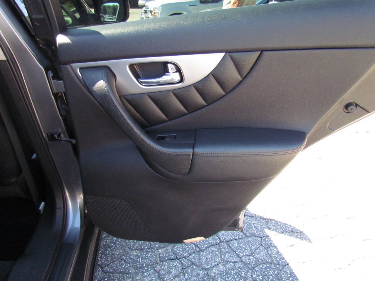 Used 2012 INFINITI FX35 AWD w/ Premium Pkg image 16