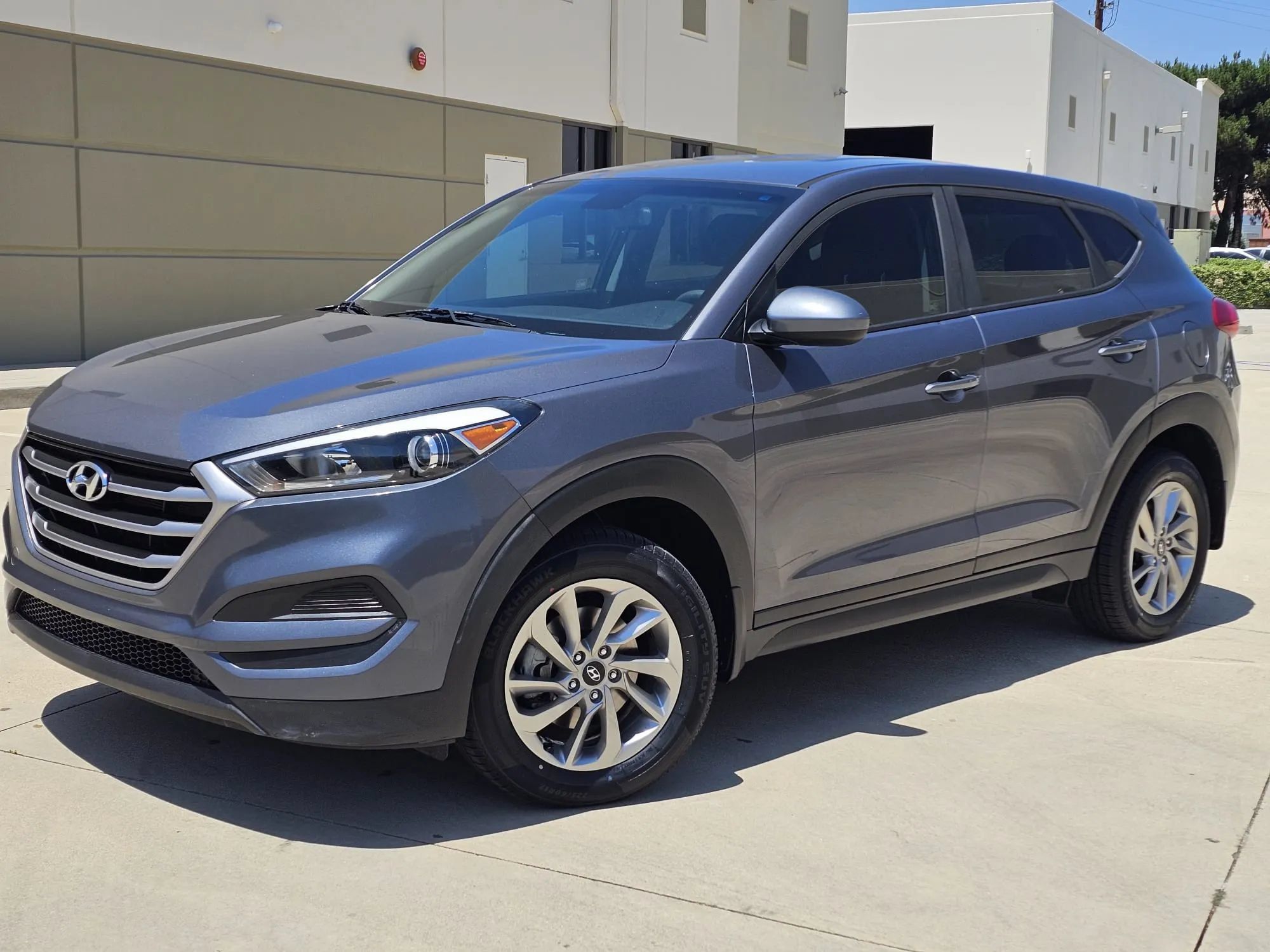 Used 2017 Hyundai Tucson SE w/ Cargo Package FWD image 1