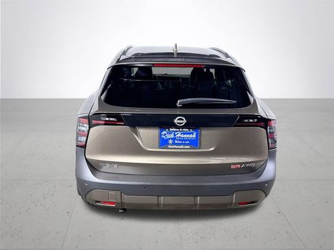 Used 2025 Nissan Kicks SR AWD/4WD image 7