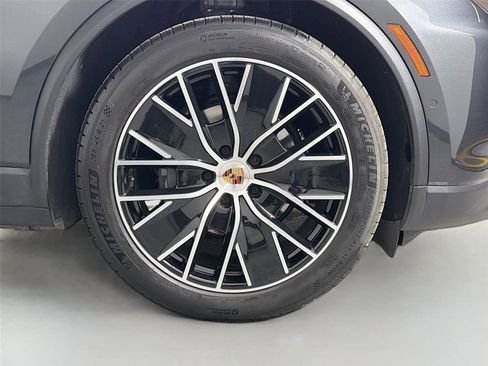 Certified 2025 Porsche Macan Electric RWD image 14