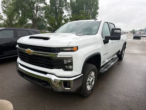 Used 2025 Chevrolet Silverado 2500 LT w/ Convenience Package AWD/4WD image 2