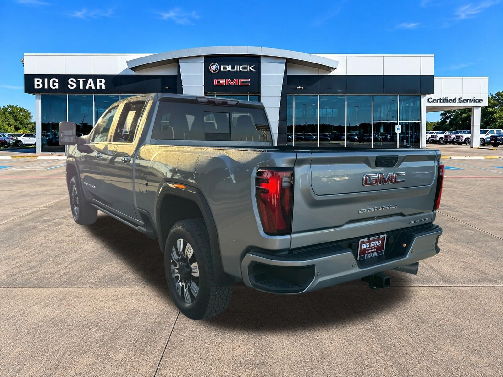 Used 2025 GMC Sierra 2500 Denali w/ Denali Reserve Package AWD/4WD image 5