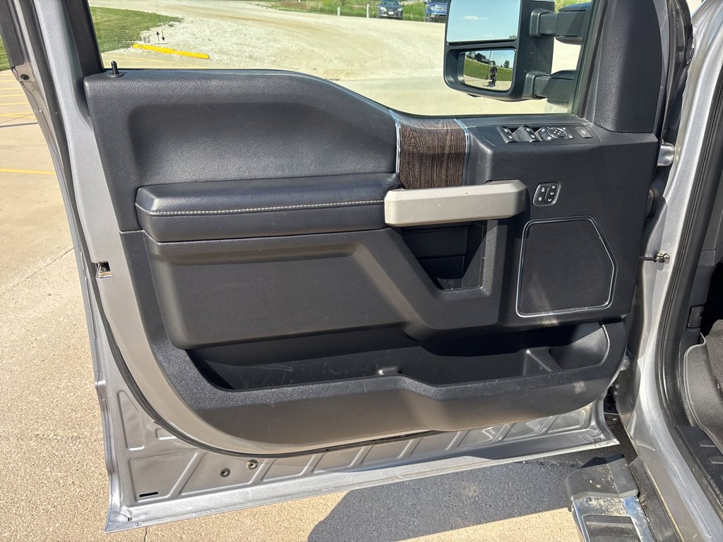 Used 2021 Ford F350 Lariat w/ Chrome Package AWD/4WD image 17
