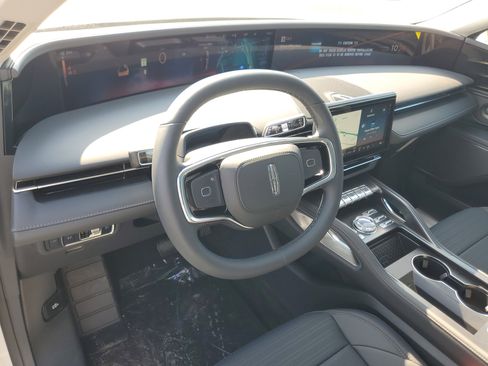 New 2026 Lincoln Nautilus Reserve AWD/4WD image 13