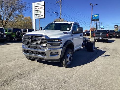New 2026 RAM 5500 Tradesman w/ Chrome Appearance Group image 3