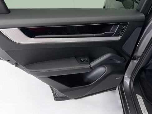 Certified 2024 Porsche Cayenne Coupe AWD/4WD image 26