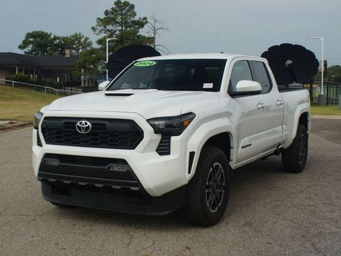 Used 2024 Toyota Tacoma TRD Sport AWD/4WD image 23