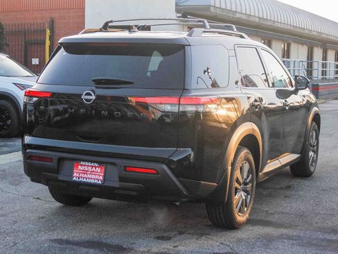 New 2025 Nissan Pathfinder SV w/ Black Appearance Package image 7
