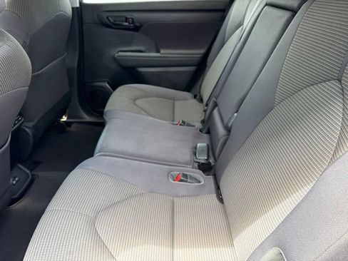 Used 2023 Toyota Highlander L FWD image 19