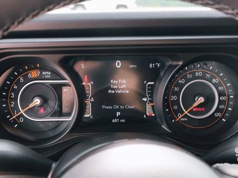 Used 2025 Jeep Wrangler Unlimited Rubicon image 16