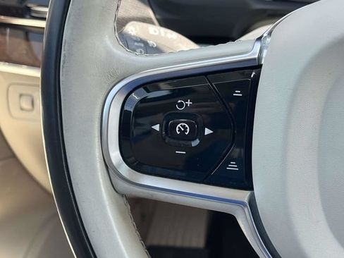 Used 2016 Volvo XC90 T6 Momentum w/ Momentum Plus Package AWD/4WD image 29