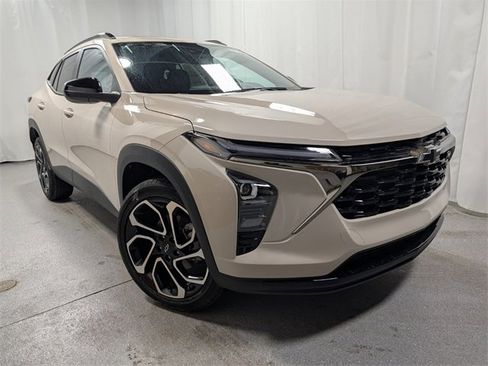 New 2026 Chevrolet Trax RS w/ Sunroof Package image 2