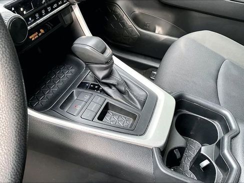 Used 2021 Toyota RAV4 LE image 13
