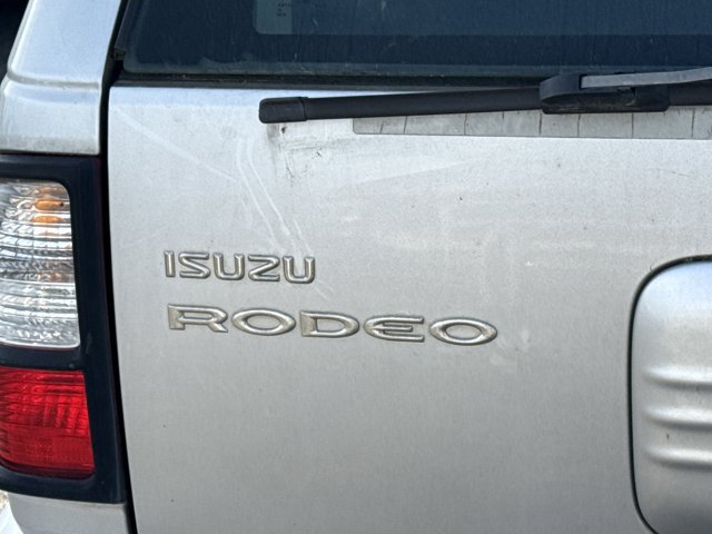 Used 2001 Isuzu Rodeo S RWD image 10