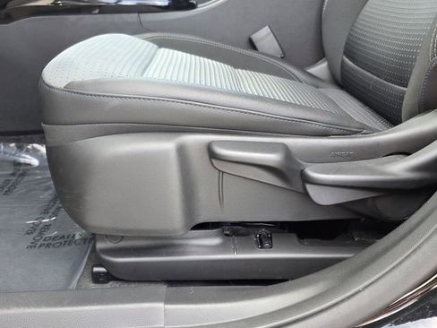 Used 2025 Chevrolet Trax LT FWD image 14