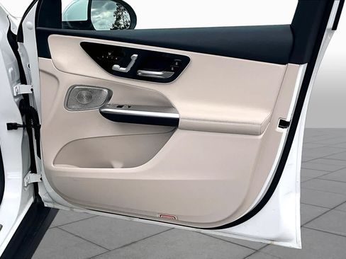 Used 2026 Mercedes-Benz GLC 300 4MATIC image 23