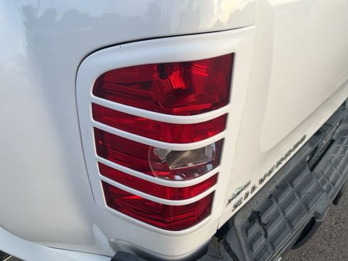 Used 2008 Chevrolet Silverado 3500 LTZ w/ EZ-Lift Tailgate Package image 45