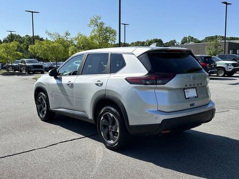 Certified 2025 Nissan Rogue SV FWD image 7