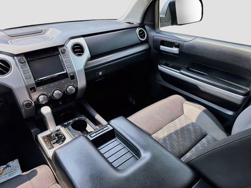 Used 2018 Toyota Tundra SR5 AWD/4WD image 25