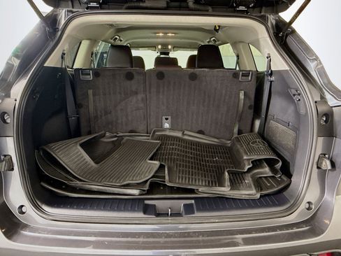 Used 2023 Toyota Highlander L FWD image 35