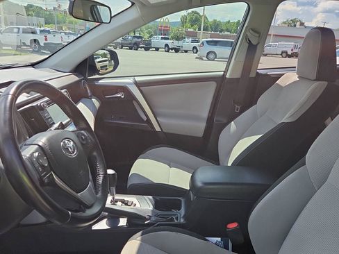 Used 2016 Toyota RAV4 XLE FWD image 12