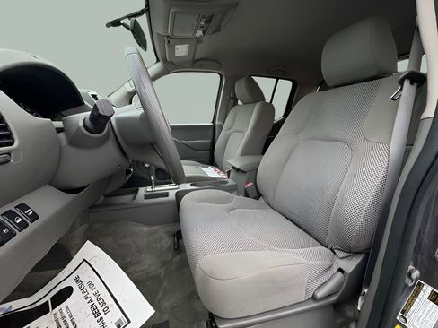 Used 2018 Nissan Frontier SV image 20