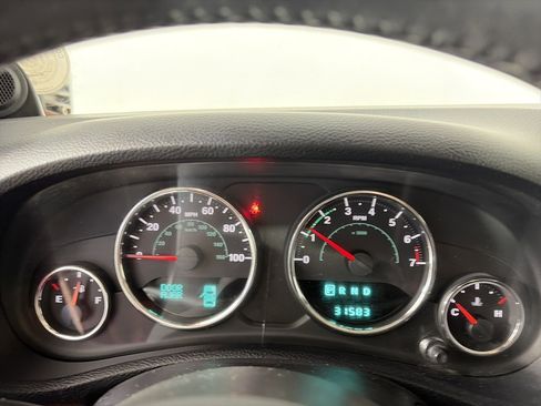 Used 2012 Jeep Wrangler Rubicon w/ PWR Convenience Group image 13